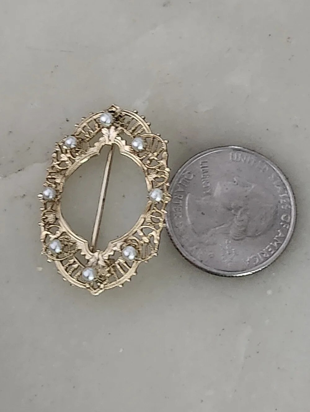 Vintage Gold Tone Oval Filigree Faux Pearl Accent Brooch